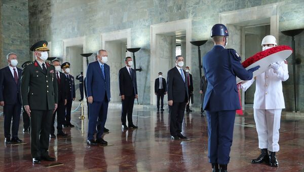 Cumhurbaşkanı Recep Tayyip Erdoğan ve Yüksek Askeri Şura üyeleri Anıtkabir'i ziyaret etti. - Sputnik Türkiye