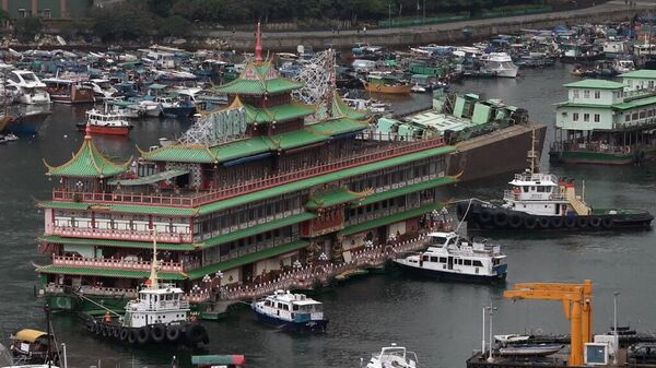 Aberdeen limanı deniz ürünleri lokantalarıyla ünlü bir turistik alan olarak biliniyor. Ancak Jumbo'nun gördüğü rağbet, en büyük rakibi Tai Pak Yüzen Restoran'ın 1980'lerde satın alınmasıyla büyük oranda azalmıştı. Hong Kong lideri Carrie Lam, 2020 yılı için yaptığı politika planları konuşmasında, Jumbo'ya yönelik ilgiyi canlandırmak için yerel tema parkı Ocean Park'a devredilmesi projesini duyurdu. Ancak uygun bir işletmeci bulunamaması nedeniyle proje gerçekleştirilemedi. - Sputnik Türkiye