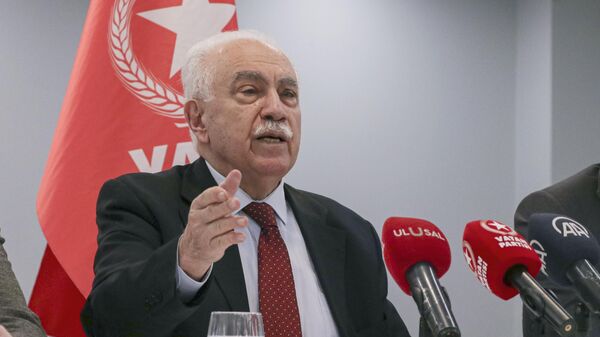 Doğu Perinçek - Sputnik Türkiye