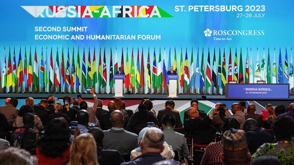 Rusya Devlet Başkanı Vladimir Putin ve Afrika Birliği Başkanı Azali Assoumani' - Sputnik Türkiye