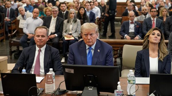 Дональд Трамп на суде в Нью-Йорке  - Sputnik Türkiye