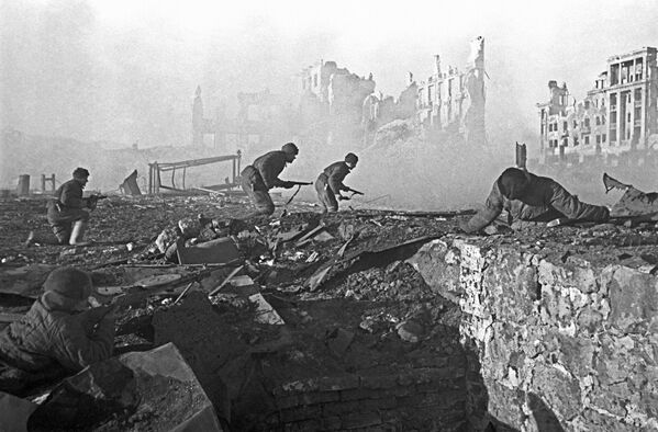 Stalingrad Zaferinin 75. yıldönümü Stalingrad Zaferinin 75. yıldönümü - Sputnik Türkiye