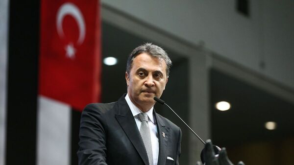 Beşiktaş olağan seçimli genel kurulunda 5. kez başkanlığa seçilen Fikret Orman - Sputnik Türkiye